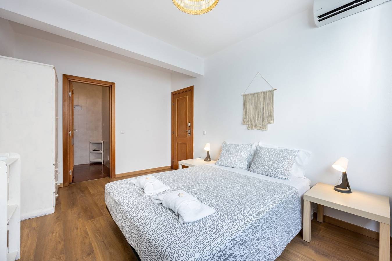 Habitación 'Maria' con terraza compartida, Wi-Fi y aire acondicionado in São Sebastião, Lagos
