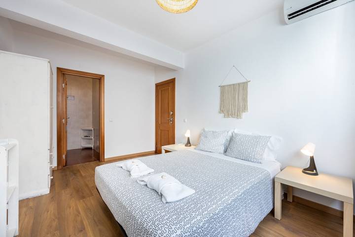 'Maria' Room with Shared Terrace, Wi-Fi Access and Air Conditioning in São Sebastião, São Gonçalo de Lagos