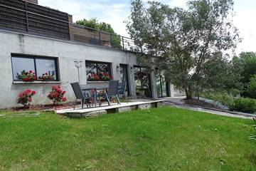 Gîte pour 6 personnes, avec jardin et terrasse à Gan