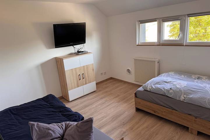 Ganze Wohnung, Schöne Dachgeschoss Wohnung in ruhiger Lage 5 Minuten vom Badesee entfernt in Elsteraue, Burgenlandkreis