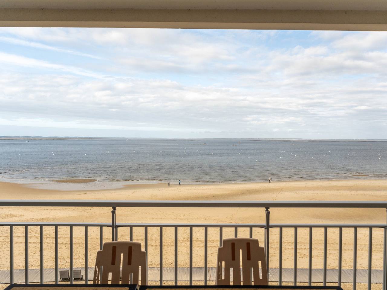 Studio cabin with balcony, private parking, direct beach access, near city center, foto 12