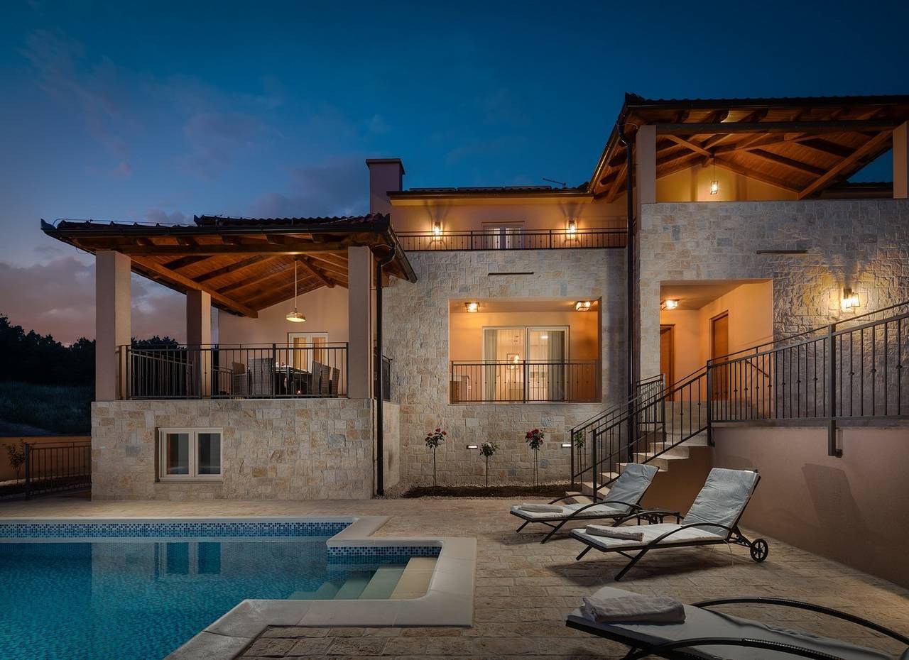 Luxury Villa San heated pool sauna, bbg, family in Sveti Filip i Jakov, Općina Sveti Filip i Jakov