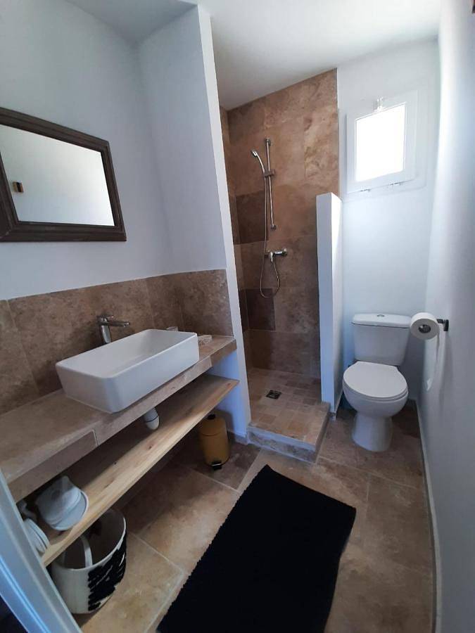 Gîte pour 2 personnes, avec terrasse ainsi que jardin et vue à Pourrières - 3