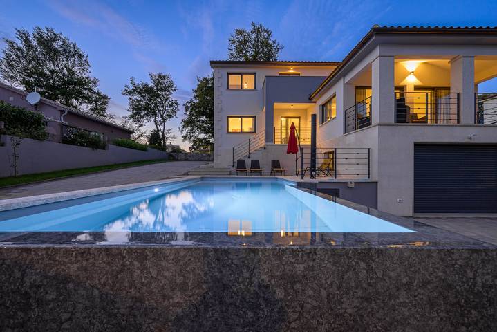 Location de vacances pour 6 personnes, avec piscine et terrasse, animaux acceptés à Svetvinčenat