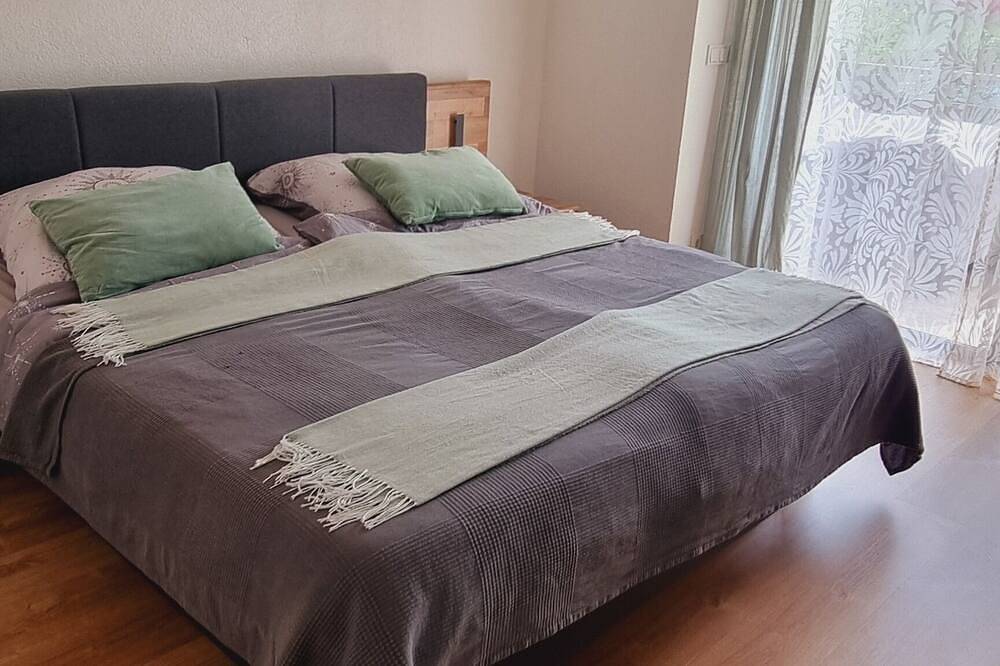 Ganze Wohnung, Wohlfühloase Liebevoll eingerichtete Ferienwohnung 5 Gehminuten zur Altstadt. in Sankt Wendel, Saar-Nahe-Bergland