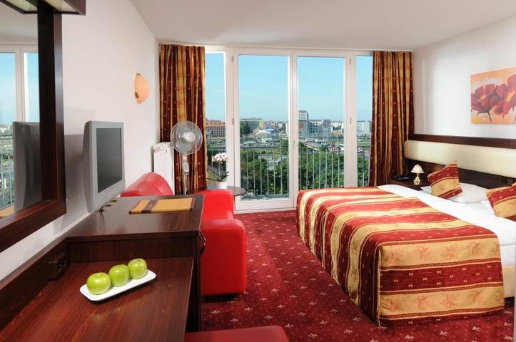 Hotel für 10 Personen, mit Terrasse und Garten in Friedrichshain