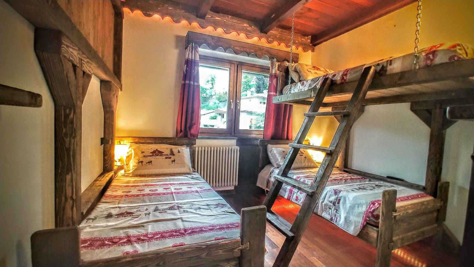 Villa Panoramica – 200 m², jardin privé et jacuzzi chauffé in Aoste, Alpes valaisannes