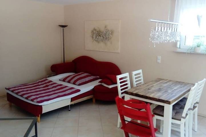 Ganze Wohnung, Moderne 2 1/2 Zimmer Ferienwohnung in Seenähe nahe Tripsdrill bei Heilbronn in Zaberfeld, Kraichgau