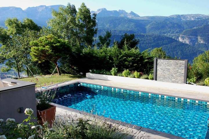 Location de vacances pour 8 personnes, avec jardin et sauna ainsi que vue et piscine à Marignier - 2
