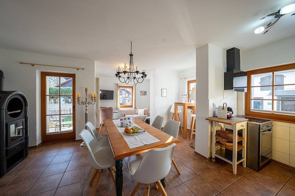 Ganze Wohnung, Seezeit. Maisonette Wildrose – Kamin, Loggia, Blick ins Grüne in Bad Saarow, Dahme-Seengebiet