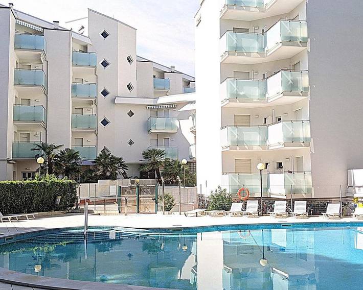 Ferienwohnung für 3 Personen, mit Balkon und Pool in Lignano Riviera