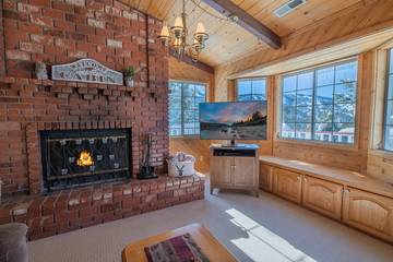 Log Cabin for 13 People in Moonridge, Big Bear Lake, Photo 3