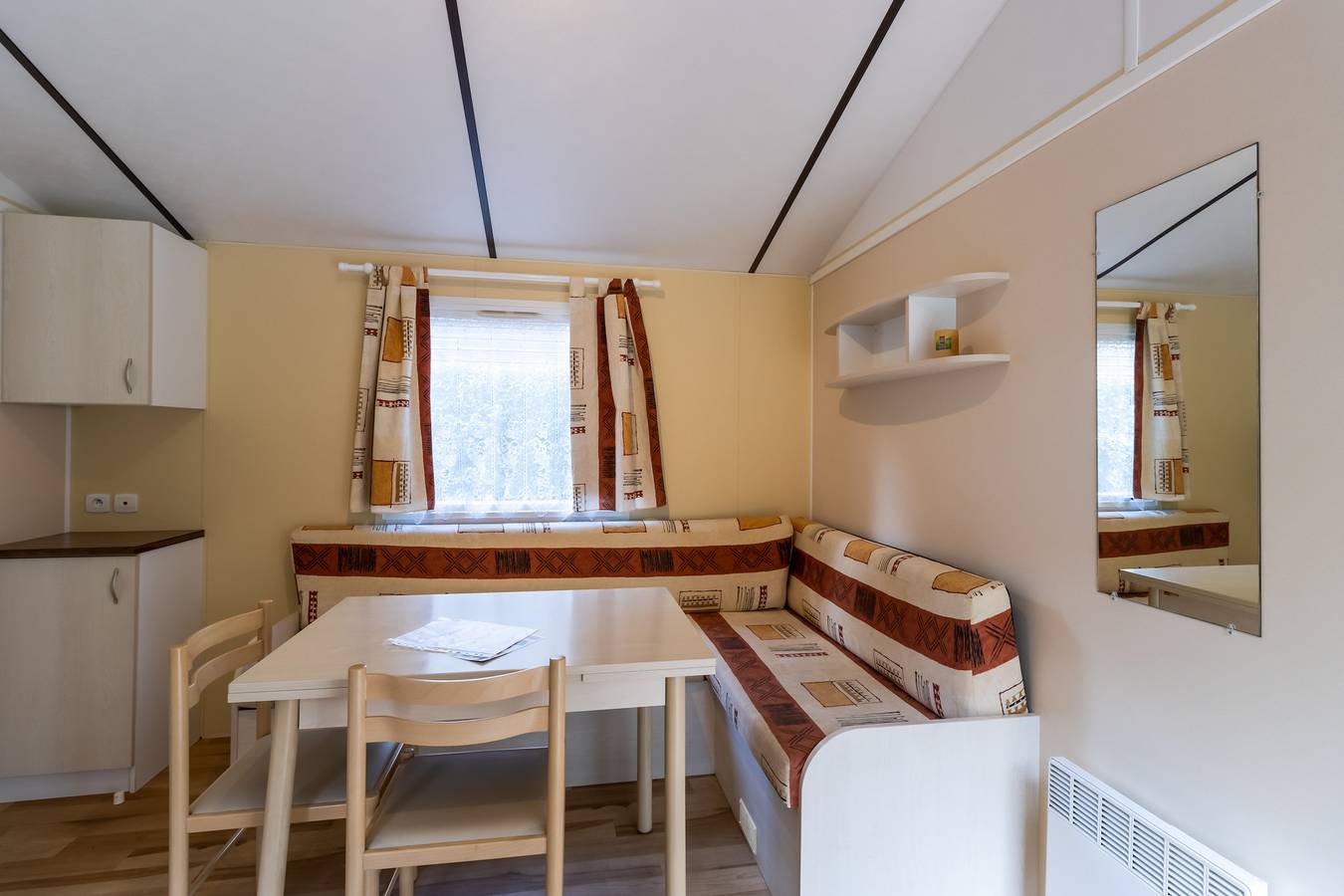 Mobil Home 'La Truffière' con piscina compartida, terraza privada y jardín privado in Saint-Pompont, Périgord Noir