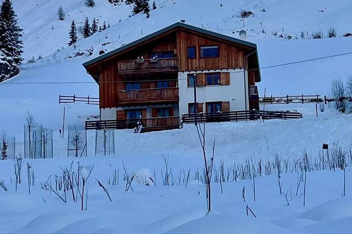 Appartamento per 8 persone, con giardino e balcone in Arabba