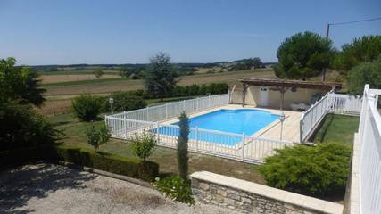 Location de vacances pour 19 personnes, avec jardin ainsi que terrasse et piscine, animaux acceptés à Monségur (Lot-et-Garonne)