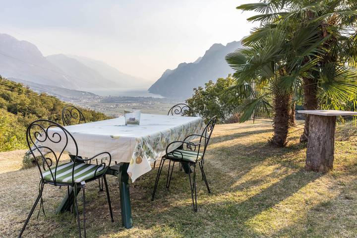 Gîte pour 8 personnes, avec vue sur le lac et jardin à Arco