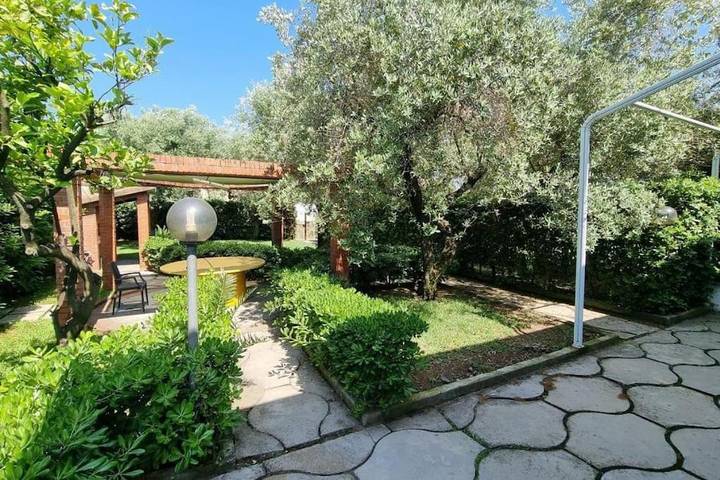 Location de vacances pour 8 personnes, avec jardin et vue, adapté aux familles à Fondi - 4