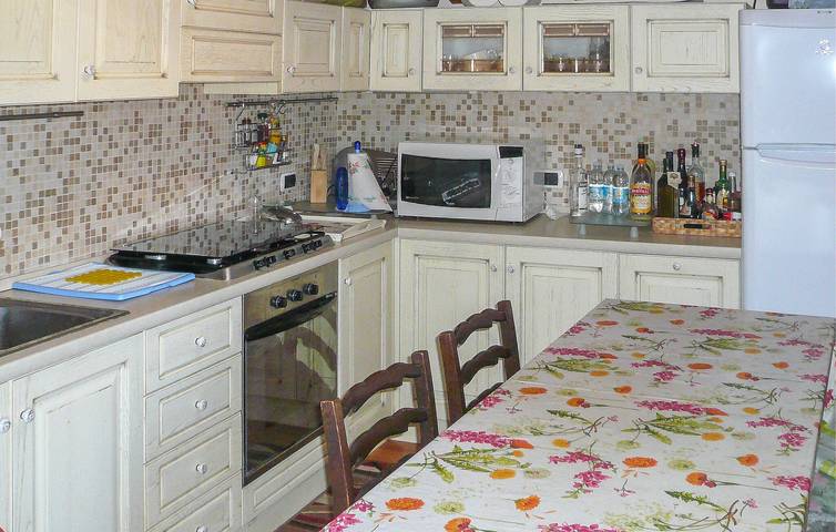 Ganze Ferienwohnung, Urlaub am See: Parkplatz, WiFi, Terrasse & Pool in Germignaga, Lago Maggiore (Lombardei)