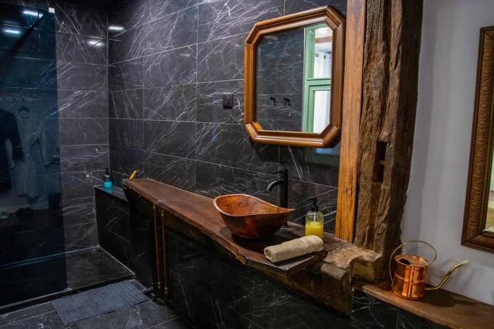 Chambre d’hôte pour 2 personnes, avec Jacuzzi et Terrasse ainsi que Jardin et Sauna