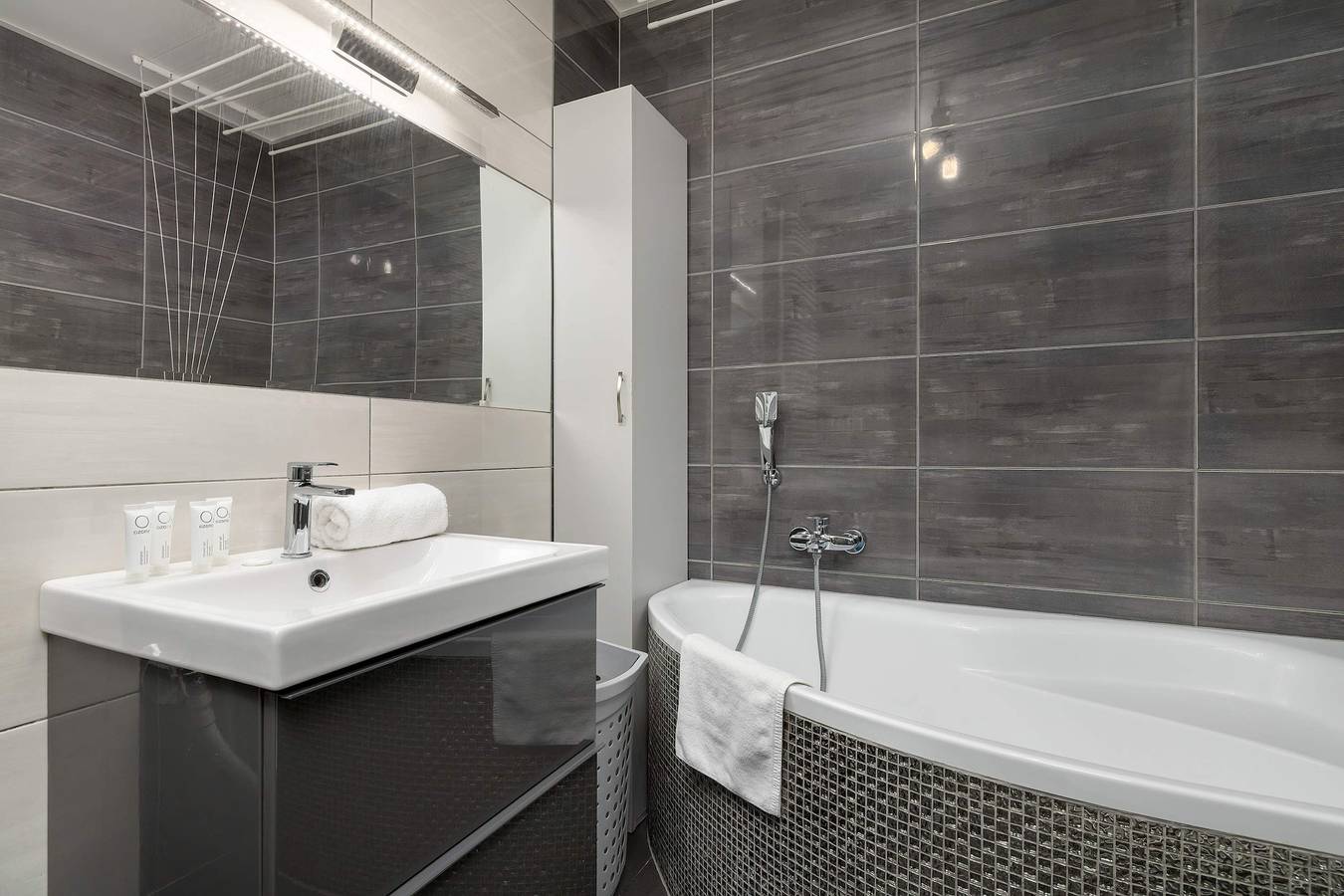 Hel leilighet, Family Apartment in Krakow | Balcony and Playground in Kraków, Lille-Polen