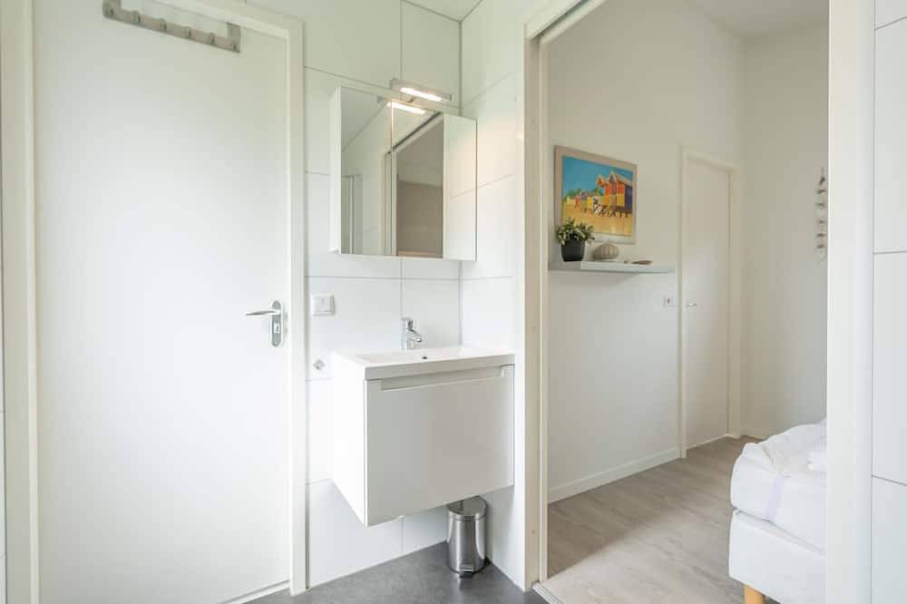 Dieses Chalet liegt am Rande des Parks (mit Blick auf den Pool) und ist komplett ausgestattet. Die s in Burgh-Haamstede, Zeeuwse Kust