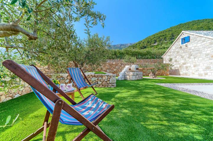 Villa pour 7 personnes, avec vue sur l’océan ainsi que piscine et balcon, animaux acceptés à Bol - 4