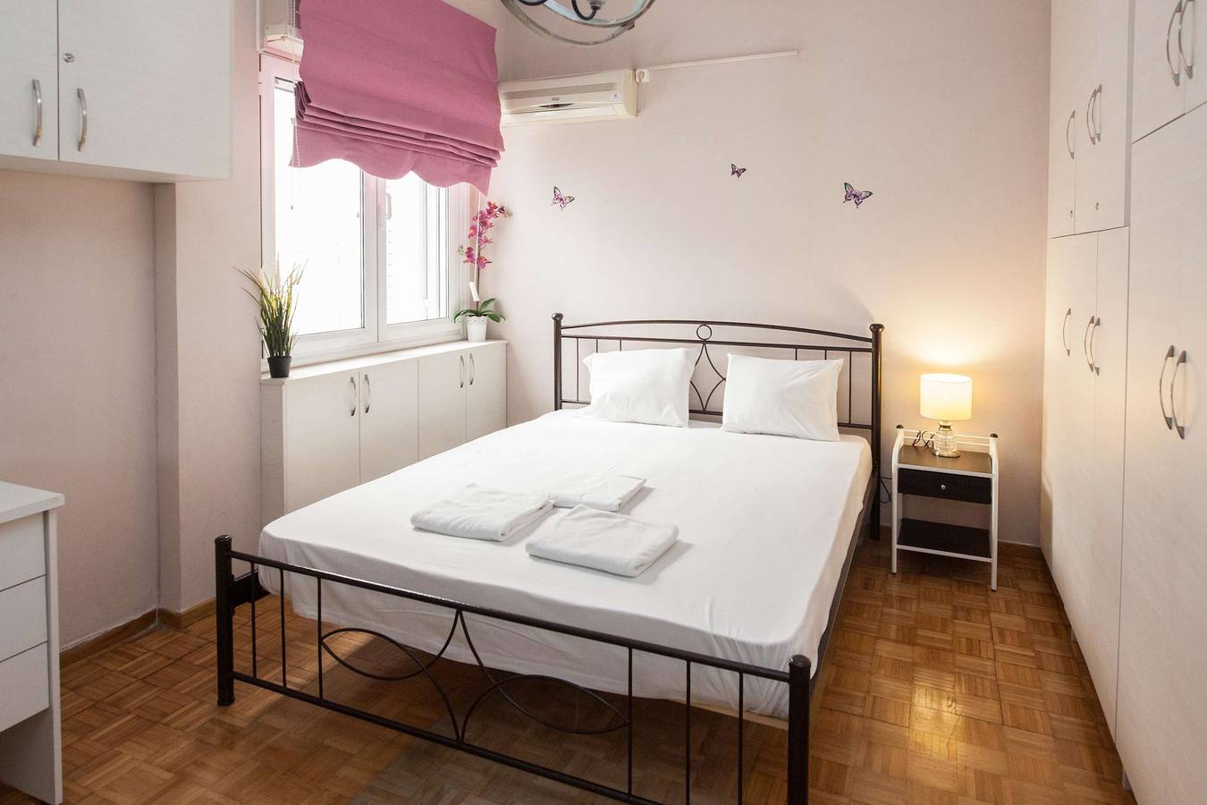 Ganze Wohnung, Elegant 2 Bd Apt with Balcony in Korydallos Square in Region Attika