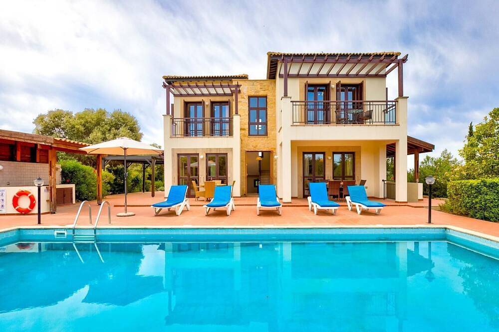 Villa for 4 People in Aphrodite Hills, South Cyprus