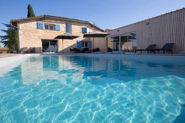 Gîte pour 14 personnes, avec jardin ainsi que sauna et jacuzzi, adapté aux familles à Faudoas