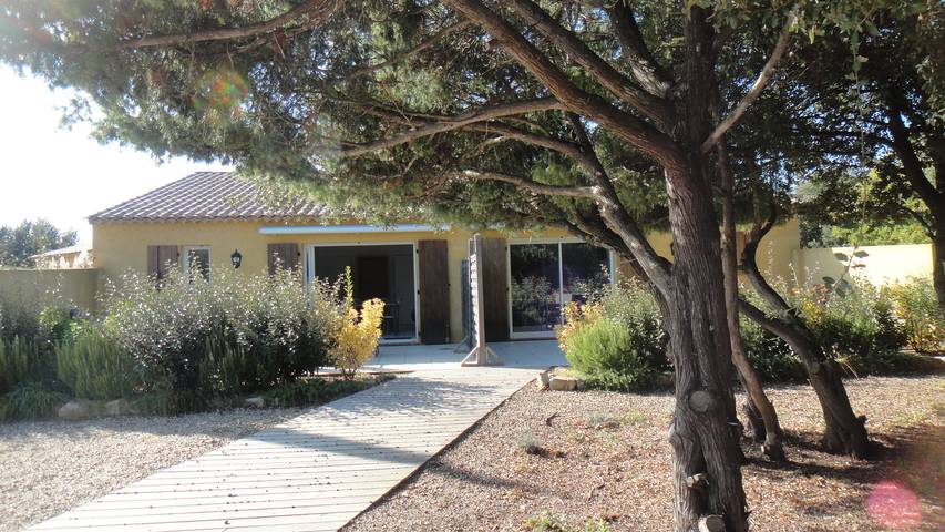 Gîte pour 6 personnes, avec piscine, adapté aux familles à Régusse - 3