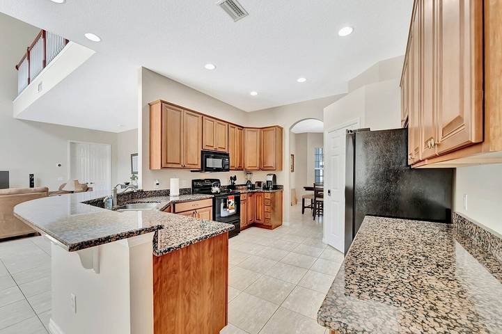 Vacation rental for 14 people, with hot tub and terrace as well as yard in North Port FL