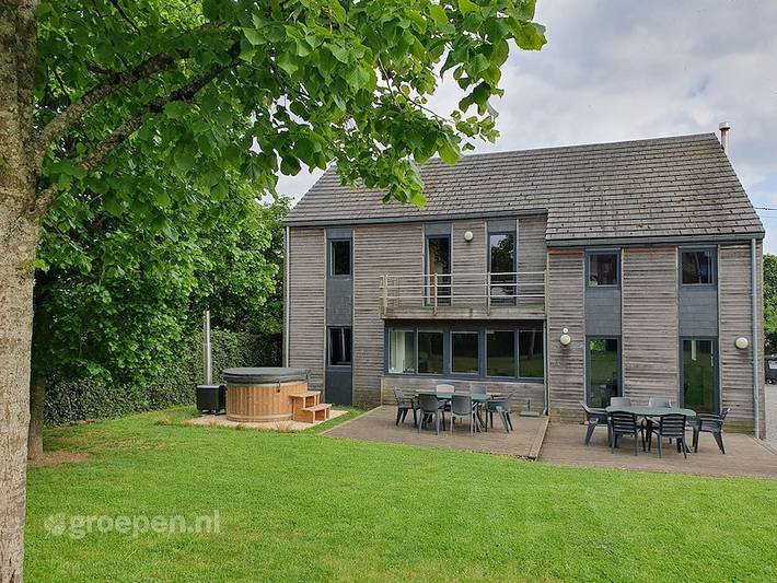 Vakantiehuis voor 12 personen, with Balkon/Terras and Whirlpool as well as Terras and Sauna in Durbuy