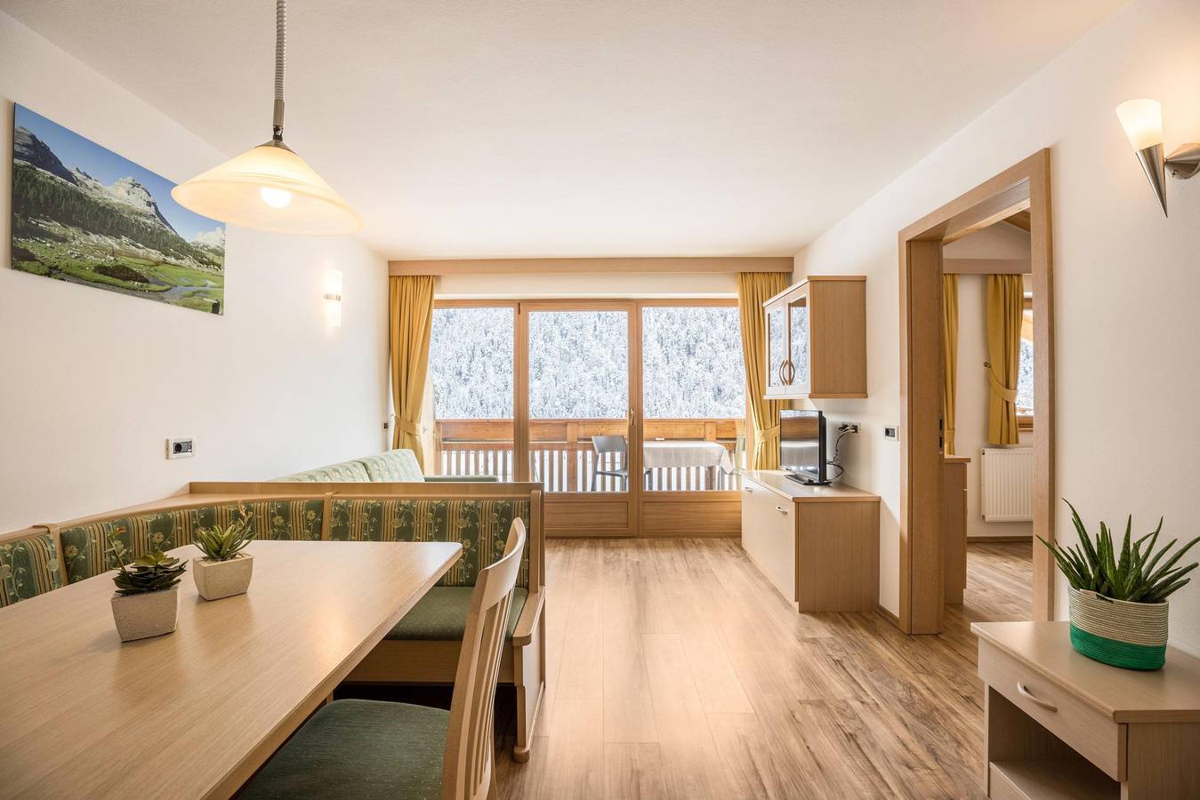 Appartement entier, Runcac - Appartement Roterins avec vue sur la montagne, Wi-Fi et balcon in San Vigilio Di Marebbe, Marebbe