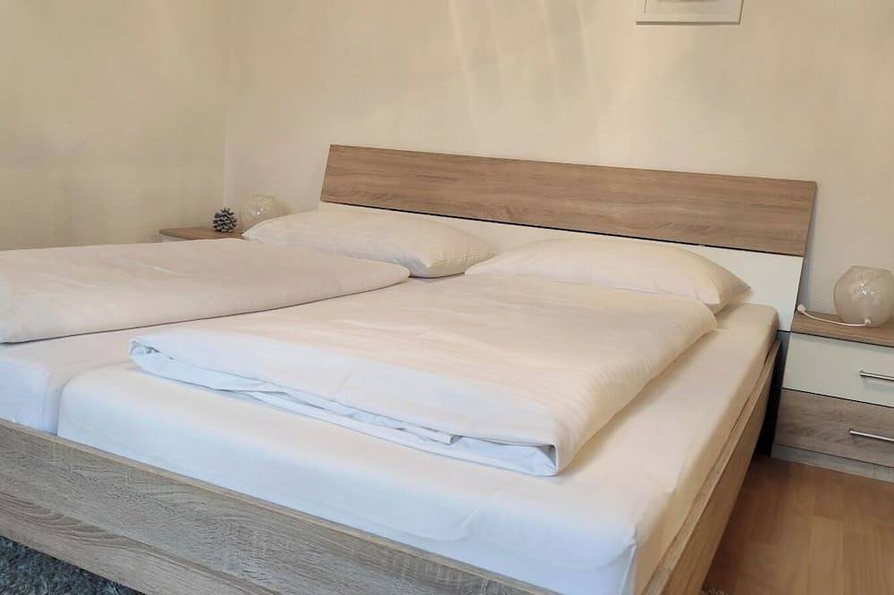 Ganze Wohnung, Luxuriöse Ferienwohnung mit Garten, Terrasse und Pool. in Sollenau, Wiener Neustadt (Land)