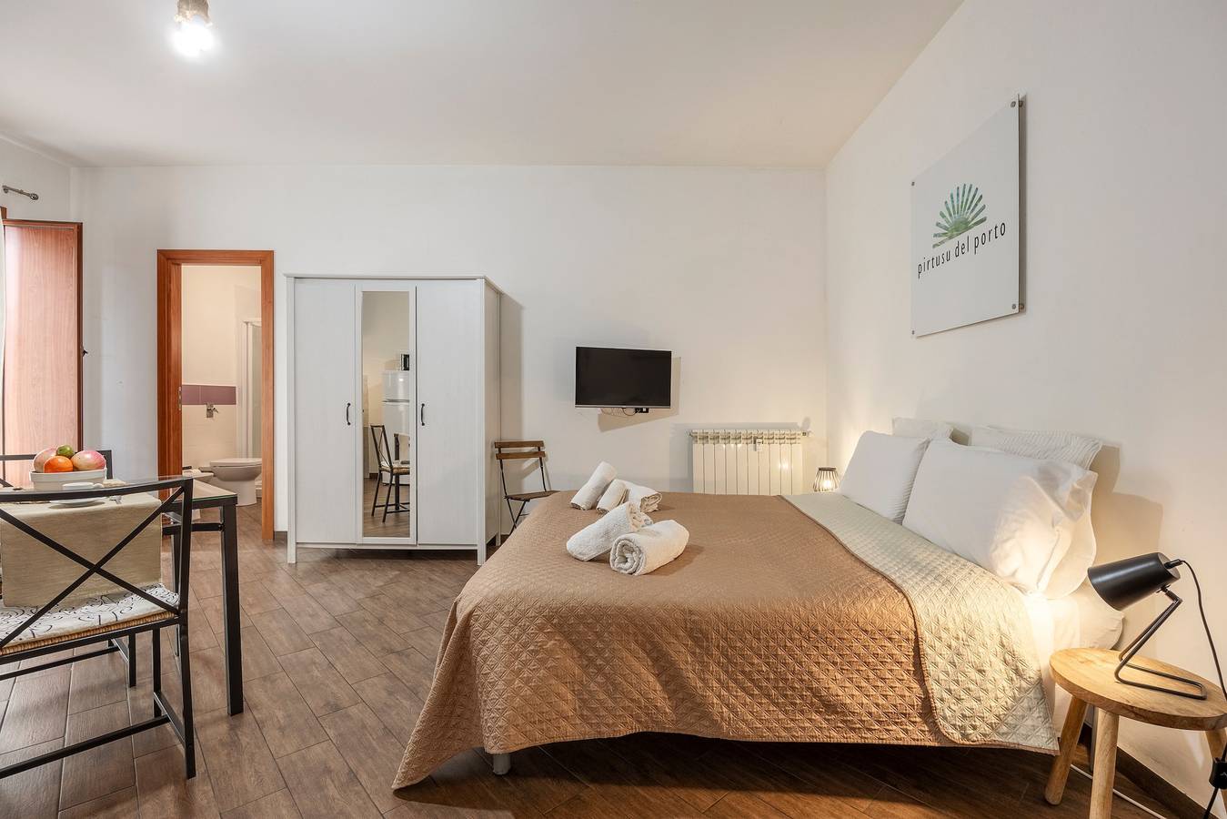 Ganzes Studio, Apartment 'Del Porto, Palermo' mit Balkon, Wlan und Klimaanlage in Palermo, Palermo Provinz