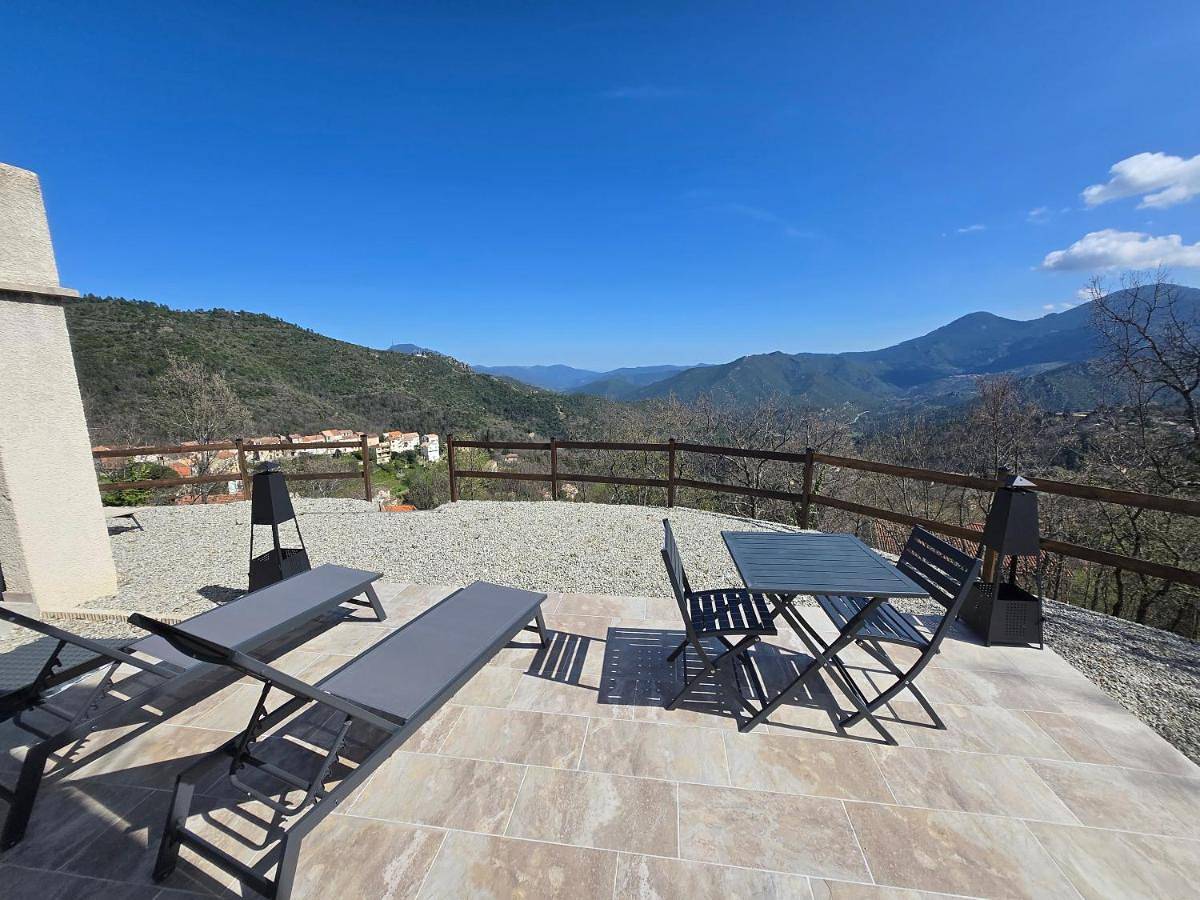 Appartement entier, One-Bedroom Apartment in Venaco, Parc naturel régional de Corse