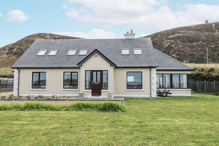 Cottage for 10 people in County Mayo