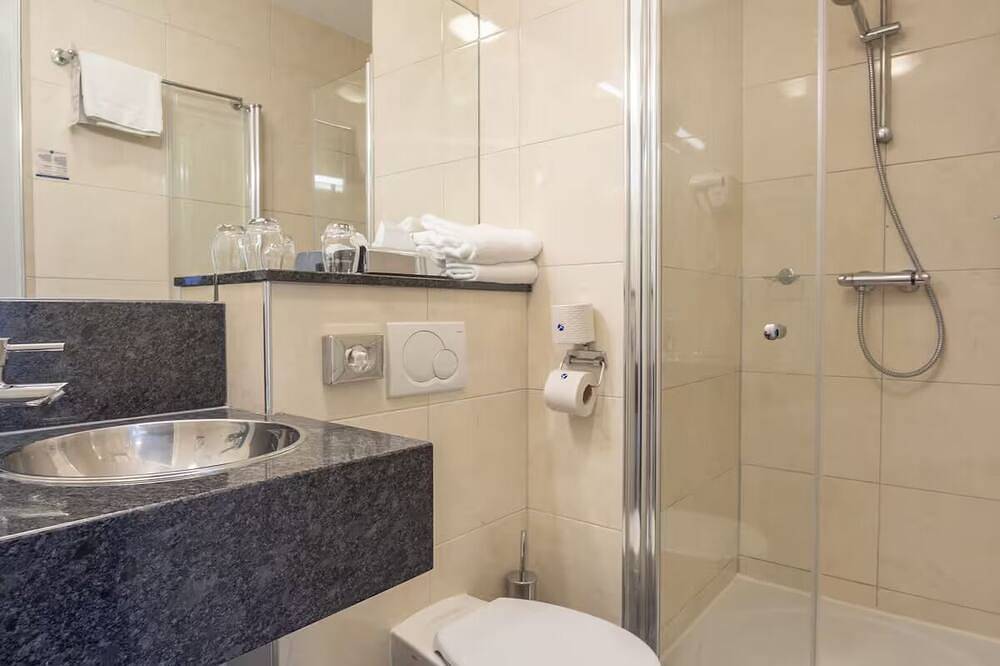 Tranquil Retreat with Free Parking, Breakfast & Walking/Cycling Routes in Middelburg, Walcheren