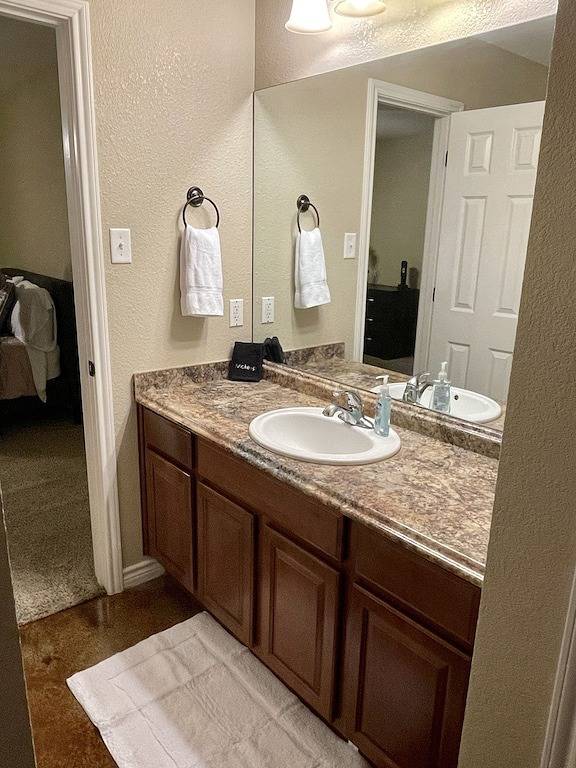 Vacation rental for 8 people, with yard in Midland