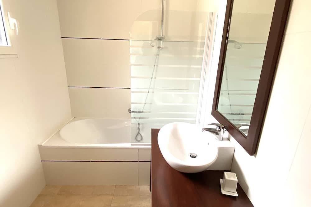 Heated Swimming Pool Apartment 4 pers 3* in villa - 300m from the beach  in Le Dossen, Santec
