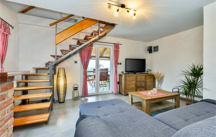 Geräumige 2-Zimmer-Wohnung mit Pool, WLAN und Terrasse in Kapela, Bjelovar-Bilogora