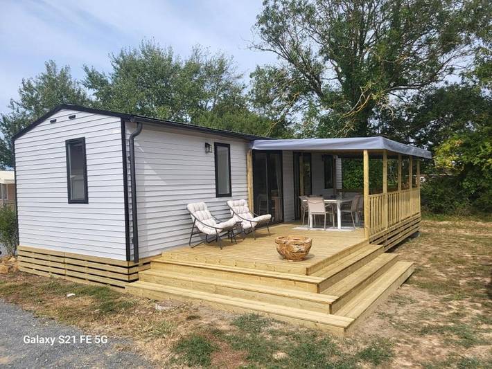 Camping pour 6 personnes, avec Terrasse ainsi que Jardin et Piscine