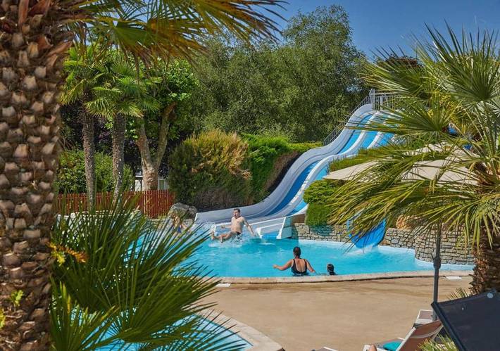 Location de vacances pour 5 personnes, avec piscine et jacuzzi ainsi que terrasse et bassin pour enfant à Locunolé - 2