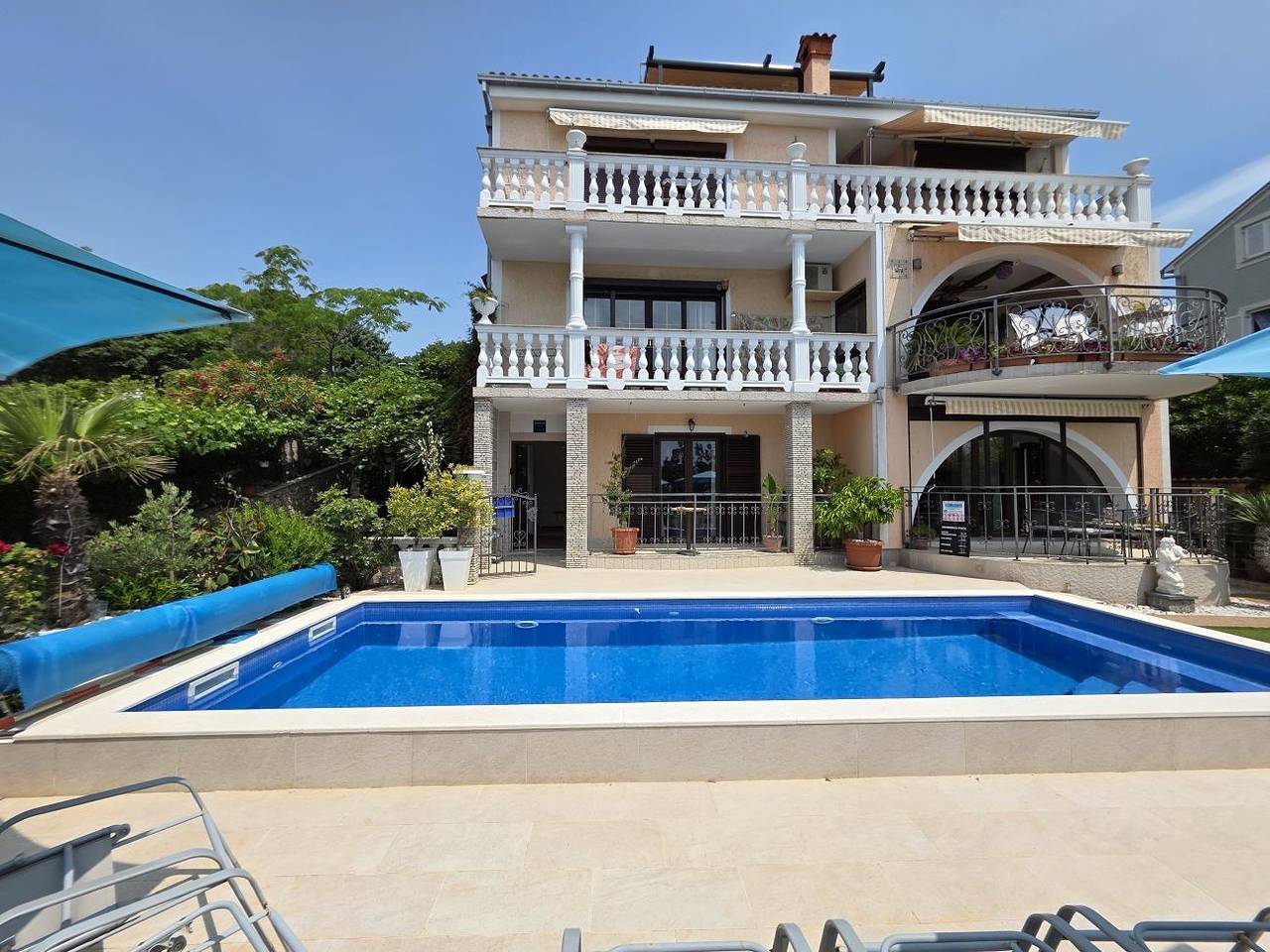 Cijeli apartman, Studio apartment with balcony and shared outdoor pool in Novi Vinodolski, Primorsko-goranska županija