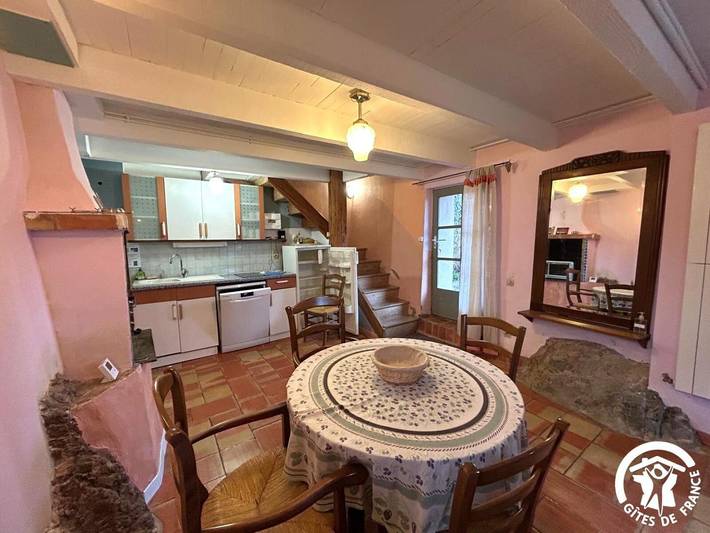 Gîte pour 4 personnes, avec terrasse ainsi que jardin et piscine dans Babeau-Bouldoux