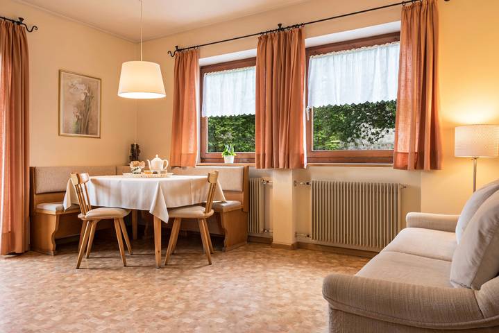 Apartamento entero, Apartamento '2 Vikoler' con vistas panorámicas al Sciliar, wifi, jardín y balcón in Fiè allo Sciliar, Dolomiti Superski