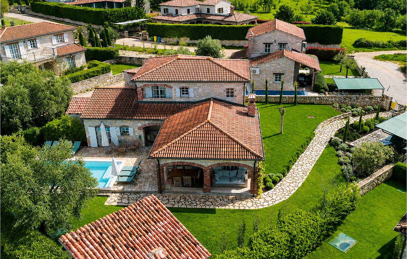 Charmantes Apartment am Meer mit Pool und Terrasse in der Nähe des Zentrums von Visnjan in Barat, Zentralistrien
