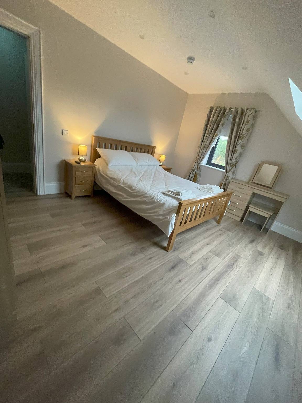 Ganze Ferienwohnung, Rosie's Bar Apartment - in County Donegal