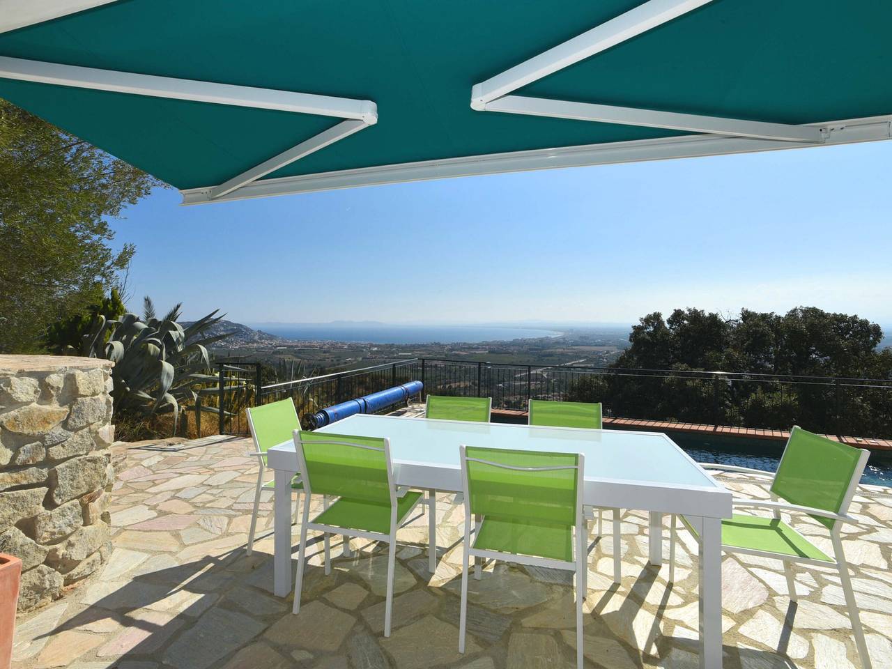 Appartement entier, Villa avec piscine privée, climatisation, Wi-Fi, parking à Roses in El Mas Fumats, Roses