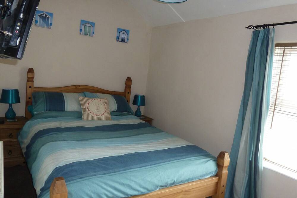Dog Friendly, Cosy Fisherman's Cottage Within 150 Metres Of A Long Sandy Beach in Caister-on-Sea, Great Yarmouth